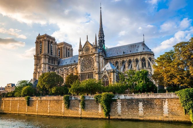 Paris Scavenger Hunt: Churches, Charms, Shells & Seine - Seine River Adventures