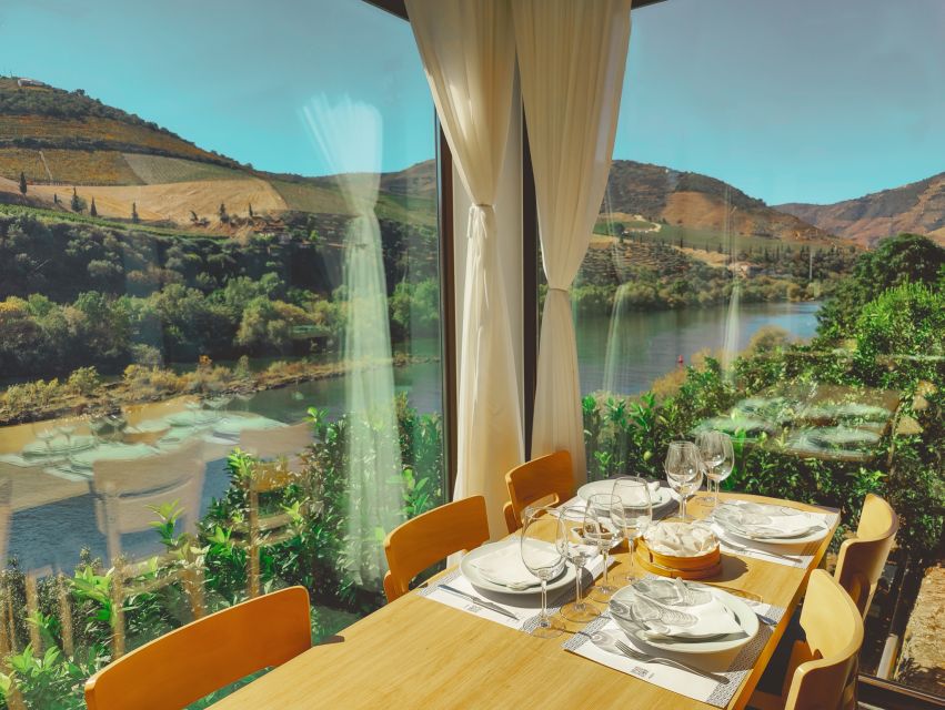 Pinhão: Douro River Boat Tour With Lunch - Tour Itinerary