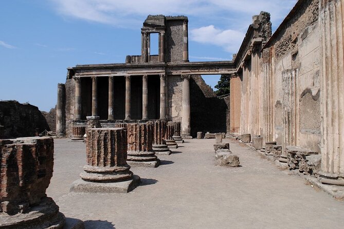 Pompeii Tour With Lunch and Wine Tasting From Positano - Guide Expertise