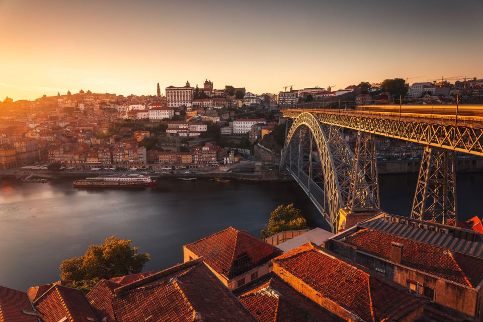 Porto: Capture the Most Photogenic Spots With a Local - Common questions