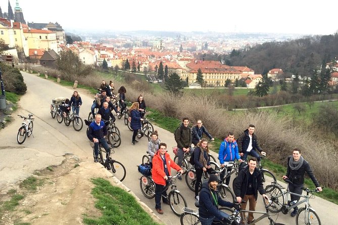 Prague: Stunning Viewpoints, Castle, City & Park E-Bike Tour
