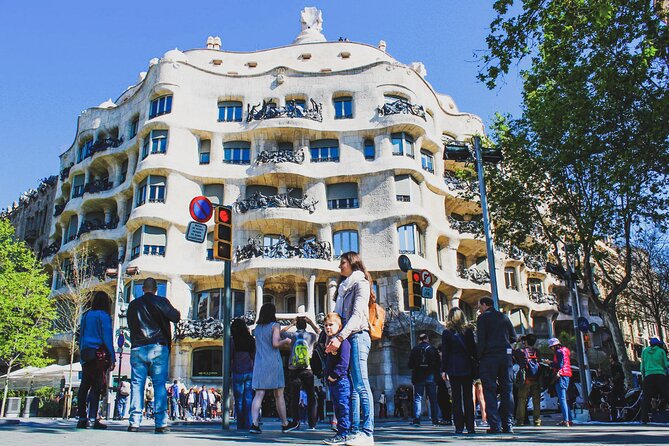 Private Barcelona Bike Tour, Gaudis Art and Medieval Districts With Local Guide - Cycling Through Medieval Streets