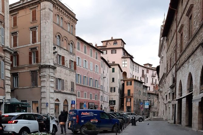 Private Perugia Walking Tour With Official Guide - Perugias History and Atmosphere