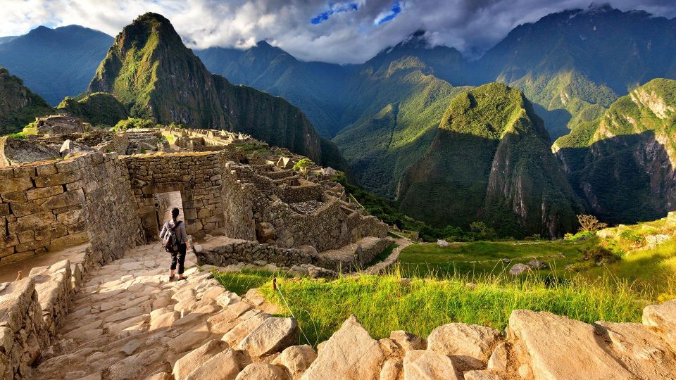 Private Service Tour to Machu Picchu With Entrance Fees - Pickup and Transportation