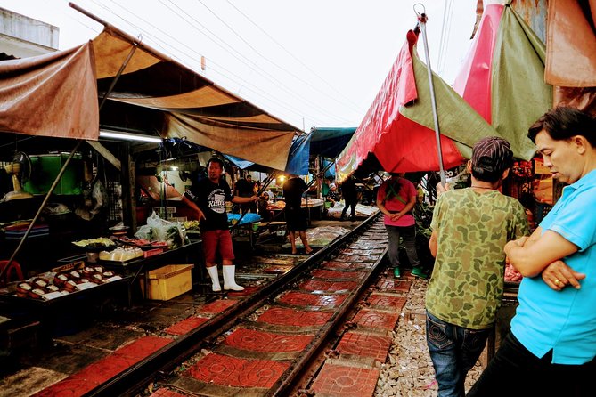 Private Tour: Amphawa Floating Market & Maeklong Railway Market - Common questions