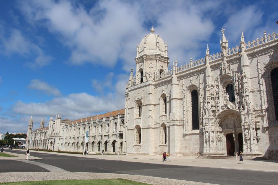 Private Tour of Sintra and Belém Highlights in a Full Day - Visit Beléms Iconic Landmarks