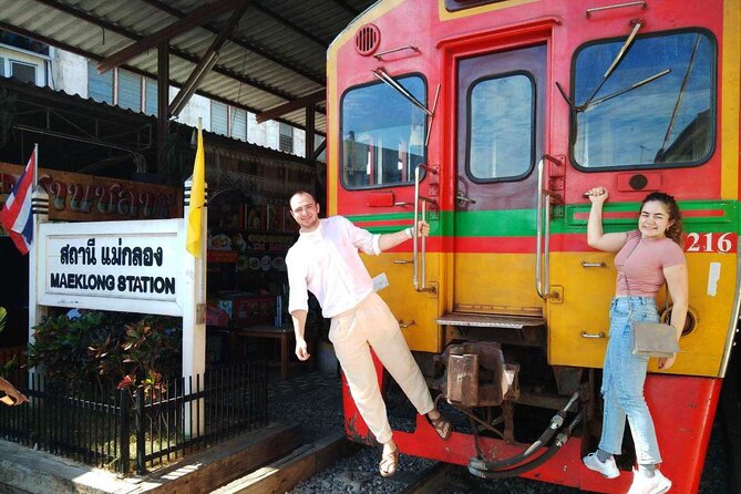 Private Tour to Floating & Railway Markets (Multi-Lang: EN ZH ES IT FR De) - Highlights of the Tour Experience