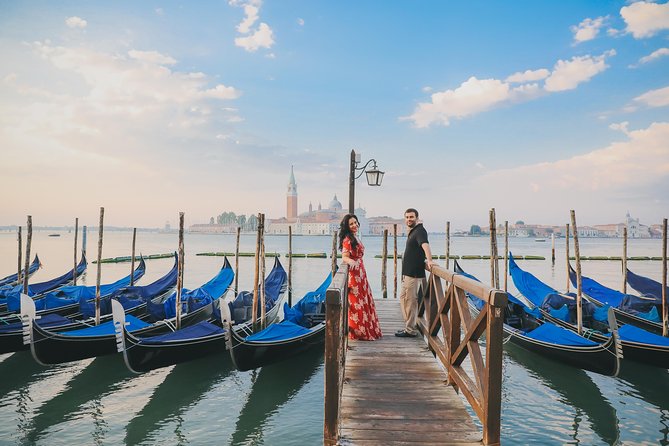 Private Vacation Photography Session With Local Photographer in Venice - Group Size and Restrictions