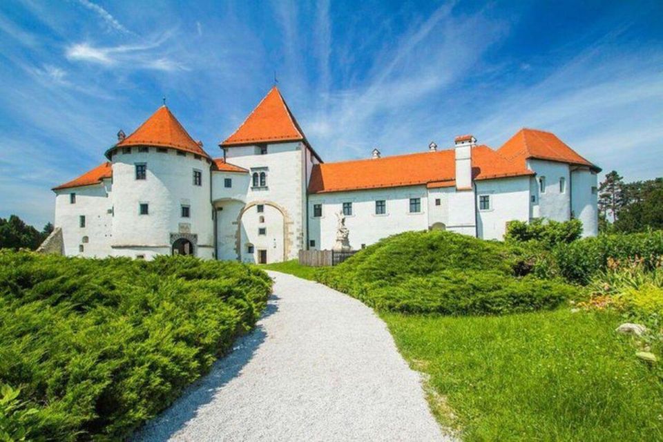 Private VaražDin and TrakošćAn Castle Tour - From Zagreb - Common questions