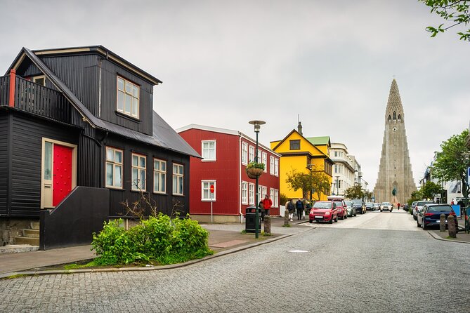 Reykjavik Romance: A Love Affair Amidst Enchanting Landscapes - Transportation and Guide Services