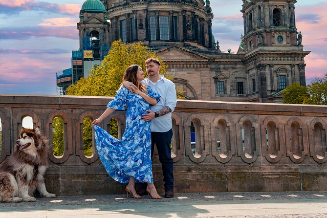 Romantic Couple Photoshoot in the Heart of Berlin - Lighting Techniques and Time of Day