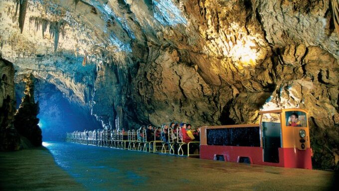 Rovinj: Postojna Cave and Predjama Castle - Cave and Castle Exploration