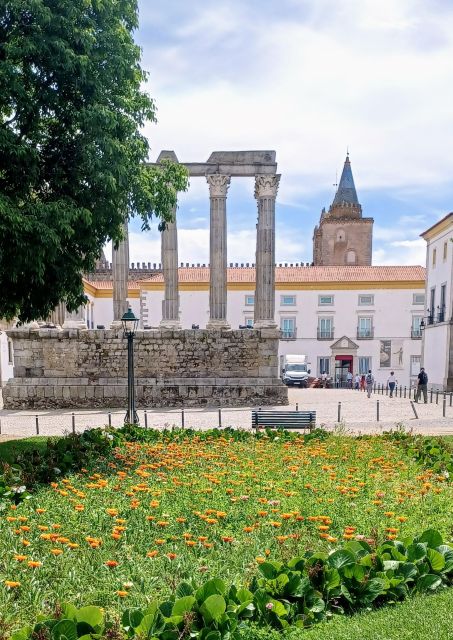 Seville: Private Transfer From Lisbon - Exploring Historic Sites