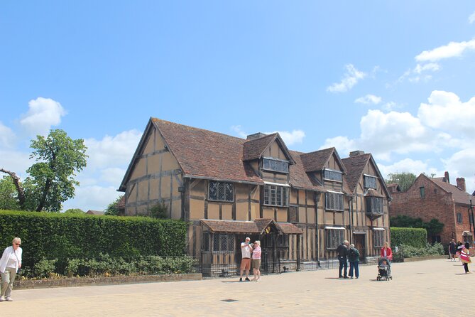 Shakespeare and Hathaway 2-Hour Self Guided Audio Tour - Tour Duration and Flexibility