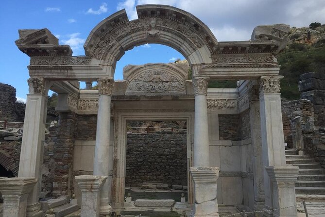 Small Group ( 10 Pax ) Ephesus, House of Virgin Mary, Temple Tour - Meals and Group Size Limitations