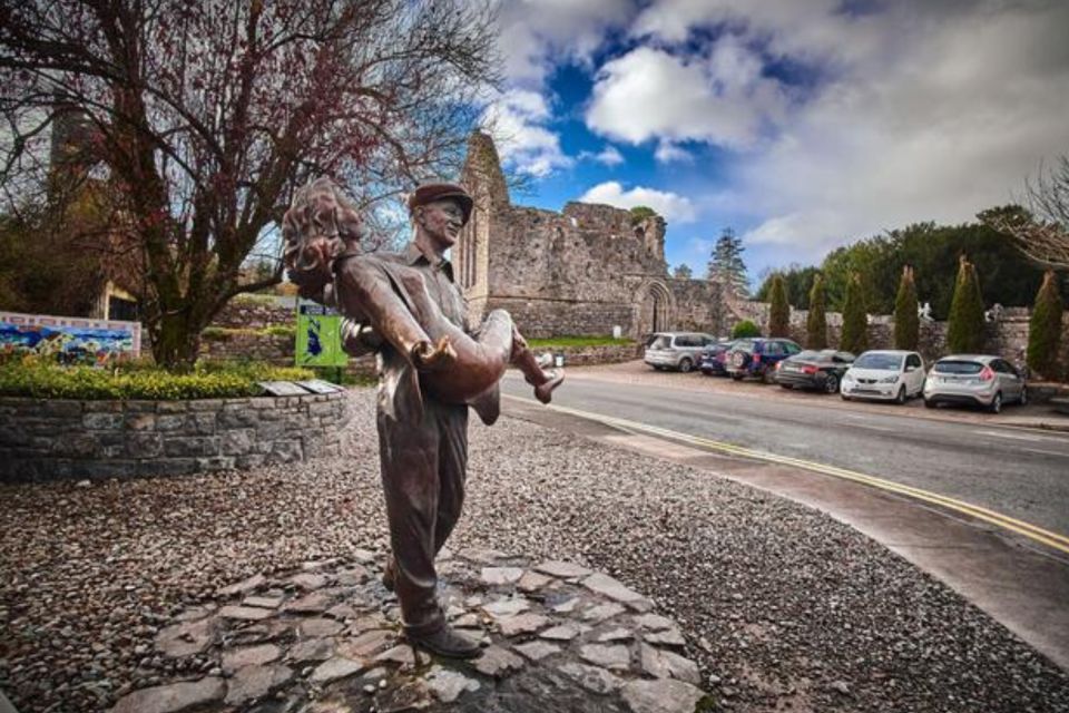 Small Group: Connemara, Sheepdog Show & Medieval Castle Tour - Leenane Village Stop for Views and Food