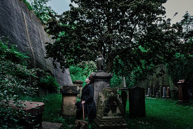 St James Secret Garden Cemetery Tour in Liverpool - Experience Highlights