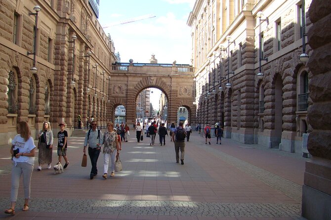 Stockholm- A Beauty On The Water: Old Town Walking Tour and Boat Trip Combined - Architectural Marvels