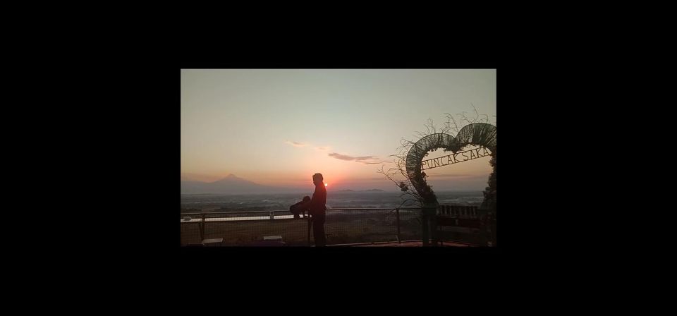 Sunrisesaka. Borodudur Climb Up, Pawan & Mendut Temple. - Booking Information