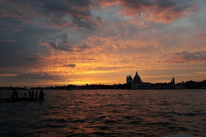 Sunset Traditional Boat Tour With Prosecco - Departure Details and Location