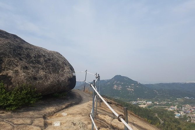 Sunset View & Hiking Through Seoul Fortress With Seafood Market - Seafood Market Exploration