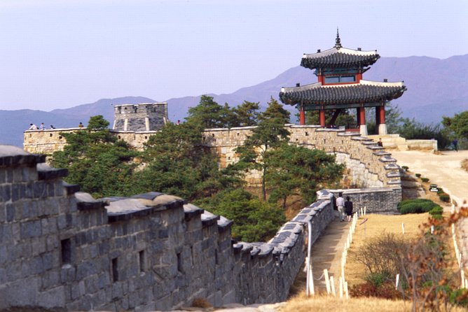 Suwon Hwaseong Fortress and Korean Folk Village Day Tour From Seoul - Traditional Arts and Crafts