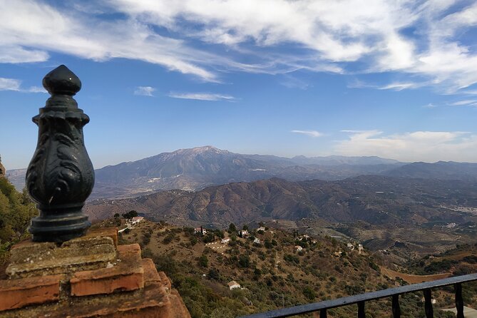 The Axarquía White Villages (Comares / El Borge) - Buddhist Stupa - Common questions