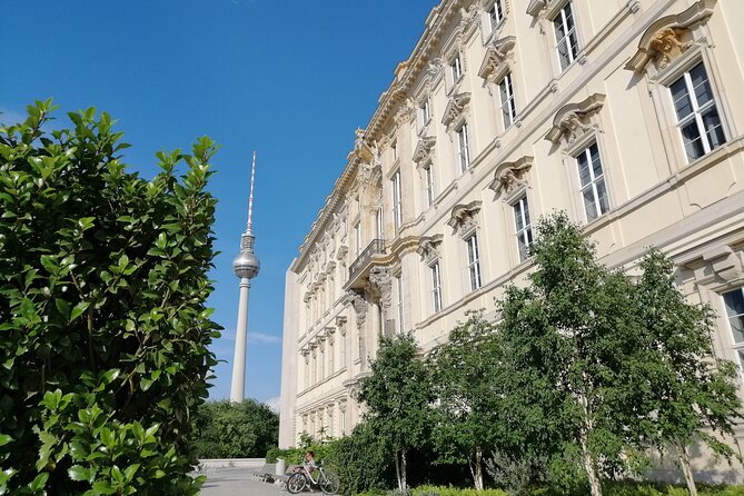 The Beautiful Tour – Berlin'S Center at a Glance - Additional Information