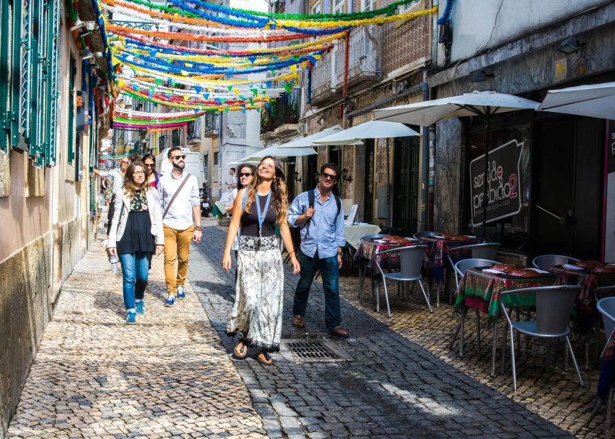 Total Lisbon Experience Walking Tour With Seafood Lunch - Experience Highlights and Inclusions