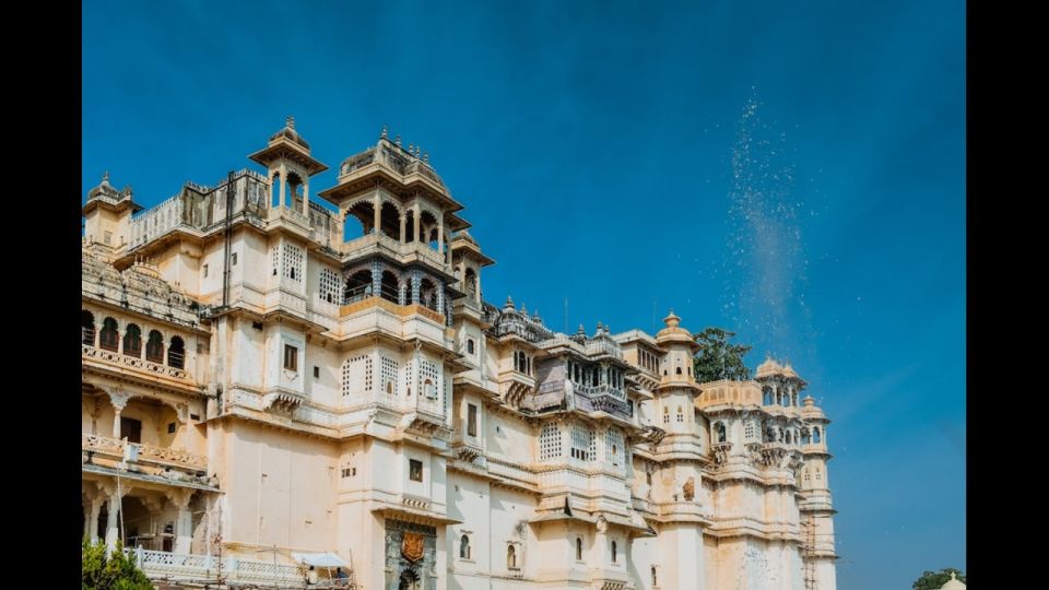 Udaipur Full-Day Private Sightseeing Tour With Guide - Immersive Cultural Experience