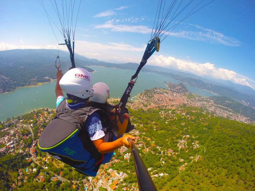 Valle De Bravo: Paragliding Flight - Landing Safely in Valle De Bravo