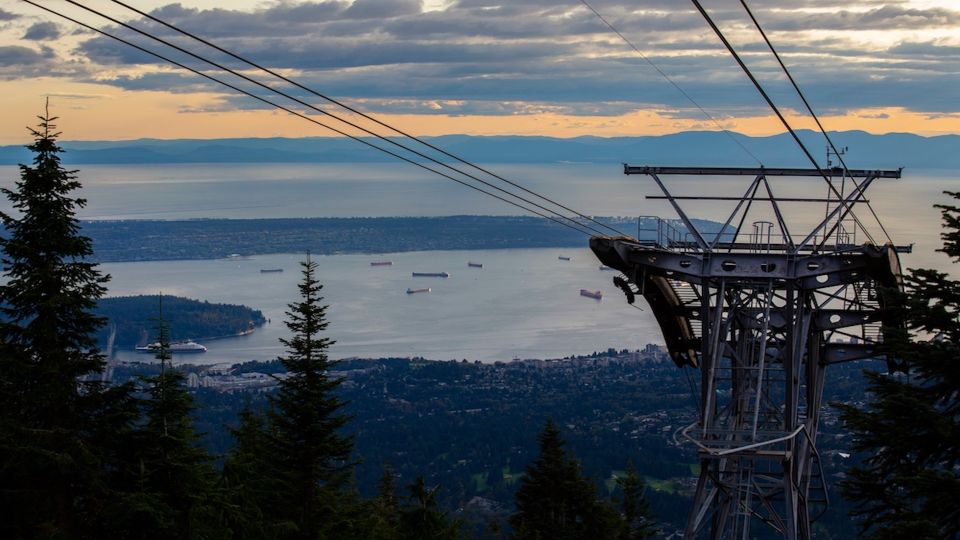 Vancouver: Attractions by Twilight Guided Tour With Dinner - Dinner at Altitude Restaurant