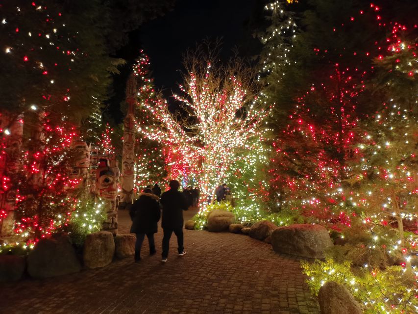 Vancouver: Christmas Tour With Light Festival Entrance - Location and Attractions