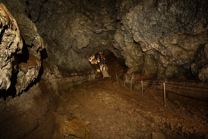 Vatnshellir Cave Tour - Review Ratings and Authenticity