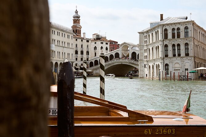 Venice Art Walking Tour With Traditional Spritz and Gondola Ride - Traveler Experiences