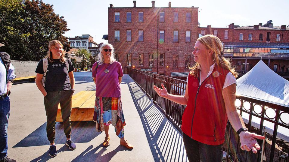 Victoria: Bites and Sights Tour With Food, Drinks, and Ferry - Guides Expertise and Insights