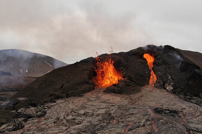 Volcano Hike in Reykjanes Peninsula From Reykjavik - Maximum Travelers and Cancellation Policy