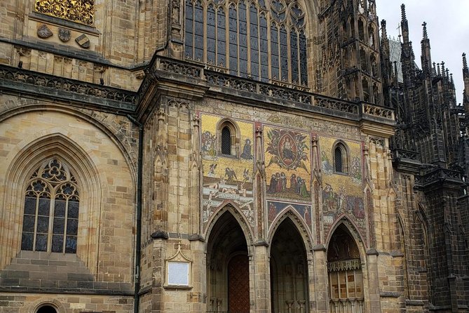 Walking Tour Through the Prague Castle Including Interiors - Must-See Sights Within the Castle