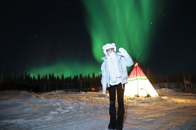 Yellowknife Aurora Viewing at Aurora Lodge Aurora Hunting - Enjoy Cozy Teepees and Hot Drinks