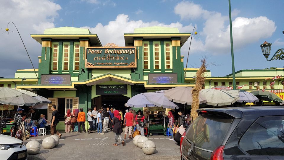 Yogyakarta City Tour : Taman Sari and Keraton Yogyakarta - Common questions