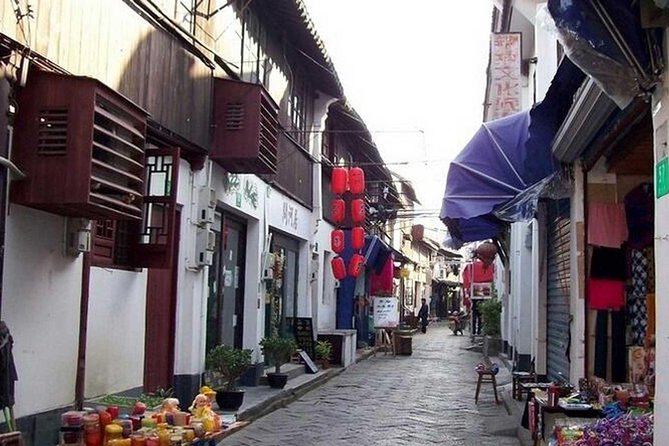 Zhujiajiao Ancient Town and Night Luxury Cruise Tour in Shanghai - Silk Museum Visit