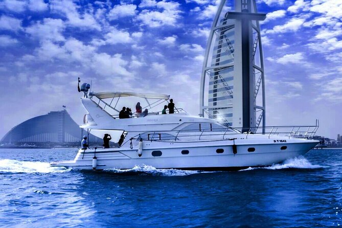 2 Hour Yacht Tour Around Palm Island - Sightseeing Experience