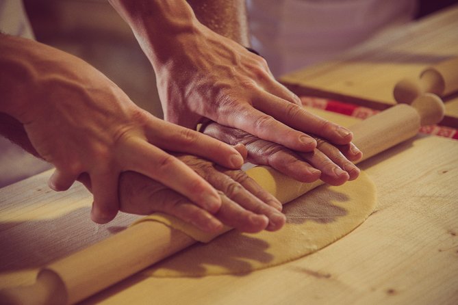 Abruzzo Traditional Pasta Making With 85y Old Local Grandma - Meeting and End Points