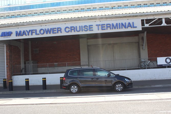 Arrival or Departure Private Transfer: Gatwick Airport to Southampton Cruise Port - Service Animals and Infant Seats