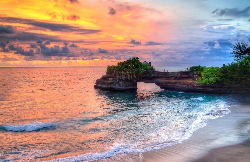 Bali: 2-Days Tour to Top Tourist Destinations. - Host and Languages