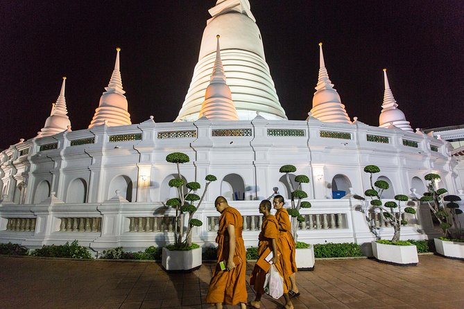 Bangkok by Night: Temples, Markets and Food Tuk-Tuk Tour - Common questions