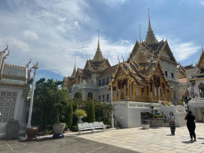 Bangkok: Grand Palace, Thai Dance & Fun Street Walk Private - Itinerary Overview