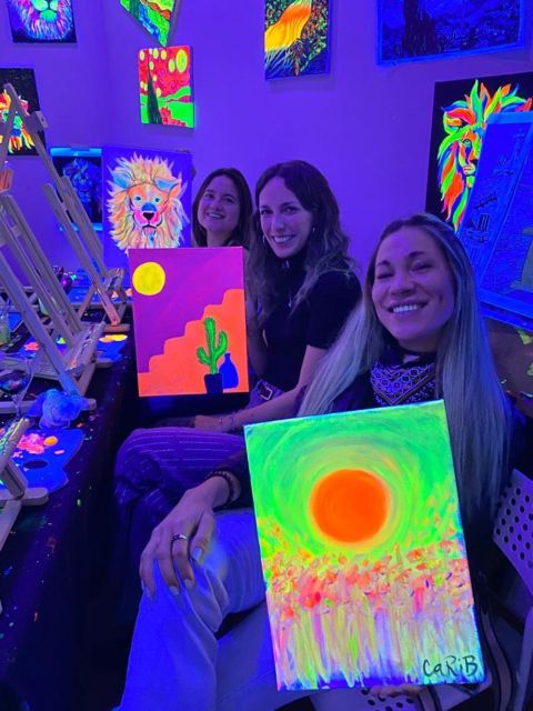 Barcelona: Fluorescent Paint and Wine Workshop - Booking Information