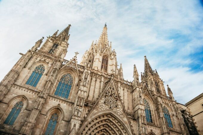 Barcelona: Gothic Walking Tour With Tapas & Flamenco Show - Wine Tasting and Flamenco Show