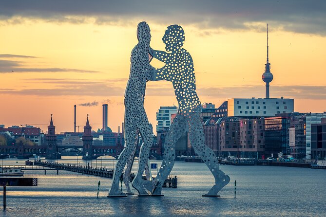 Berlin Instagram-Worthy Spots Tour With Photographer - Memorable Instagram Moments